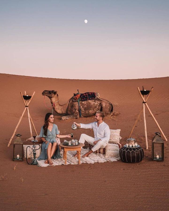 Sahara Majestic Luxury Camp Hotel Merzouga Exterior photo Tourists in a desert camp
