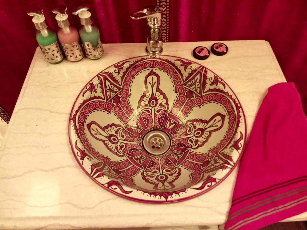 Sahara Majestic Luxury Camp Hotel Merzouga Exterior photo A Moroccan sink