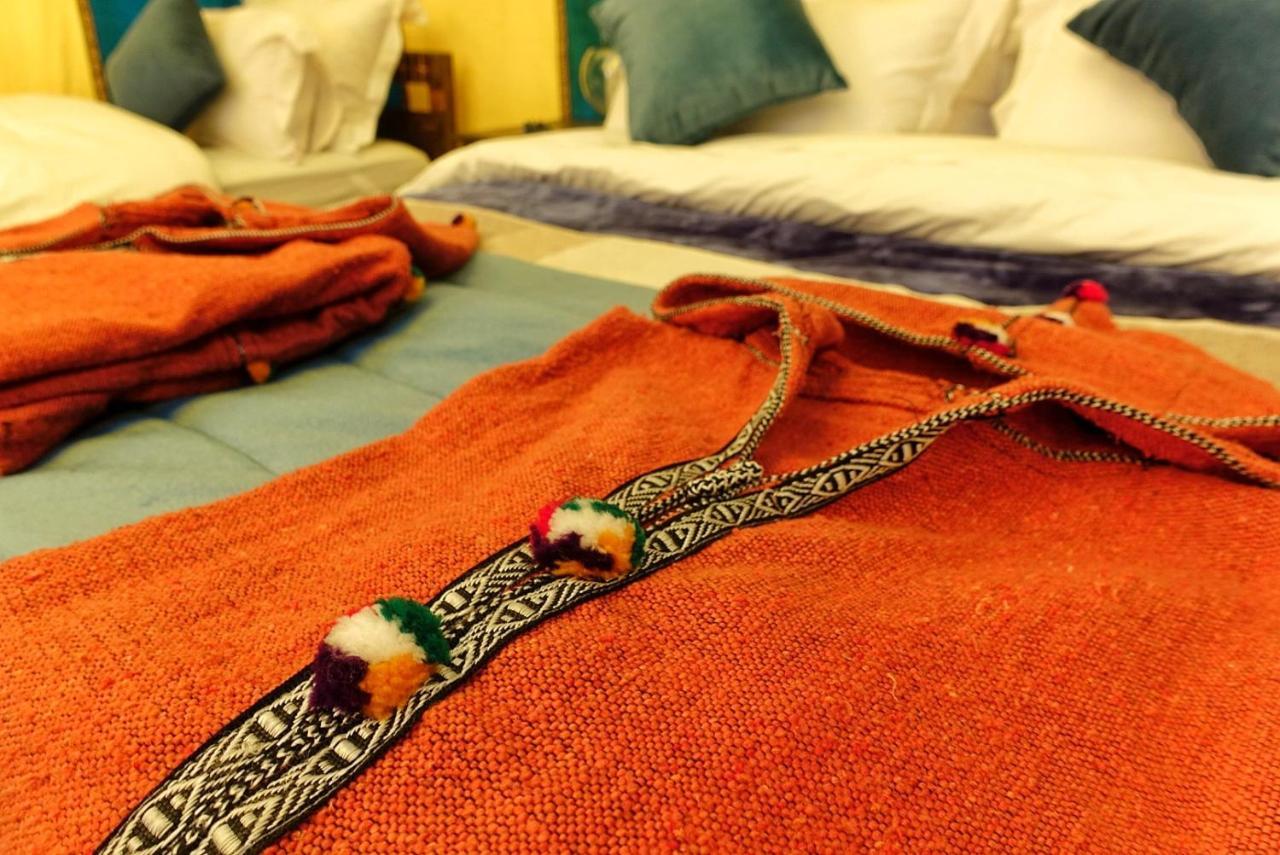 Sahara Majestic Luxury Camp Hotel Merzouga Exterior photo A Moroccan bathrobe
