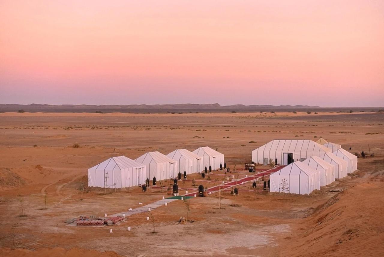 Sahara Majestic Luxury Camp Hotel Merzouga Exterior photo A luxury desert camp in the Sahara