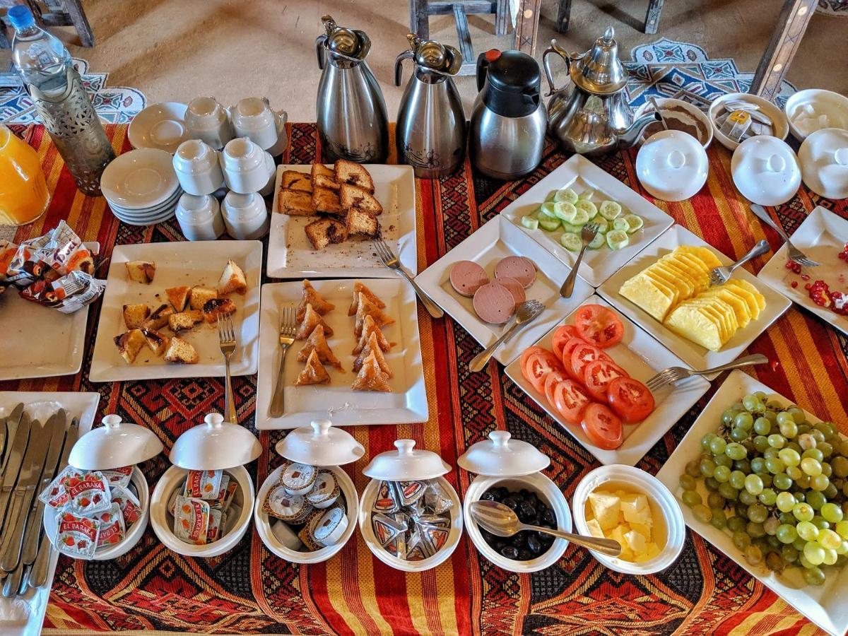 Sahara Majestic Luxury Camp Hotel Merzouga Exterior photo A breakfast buffet